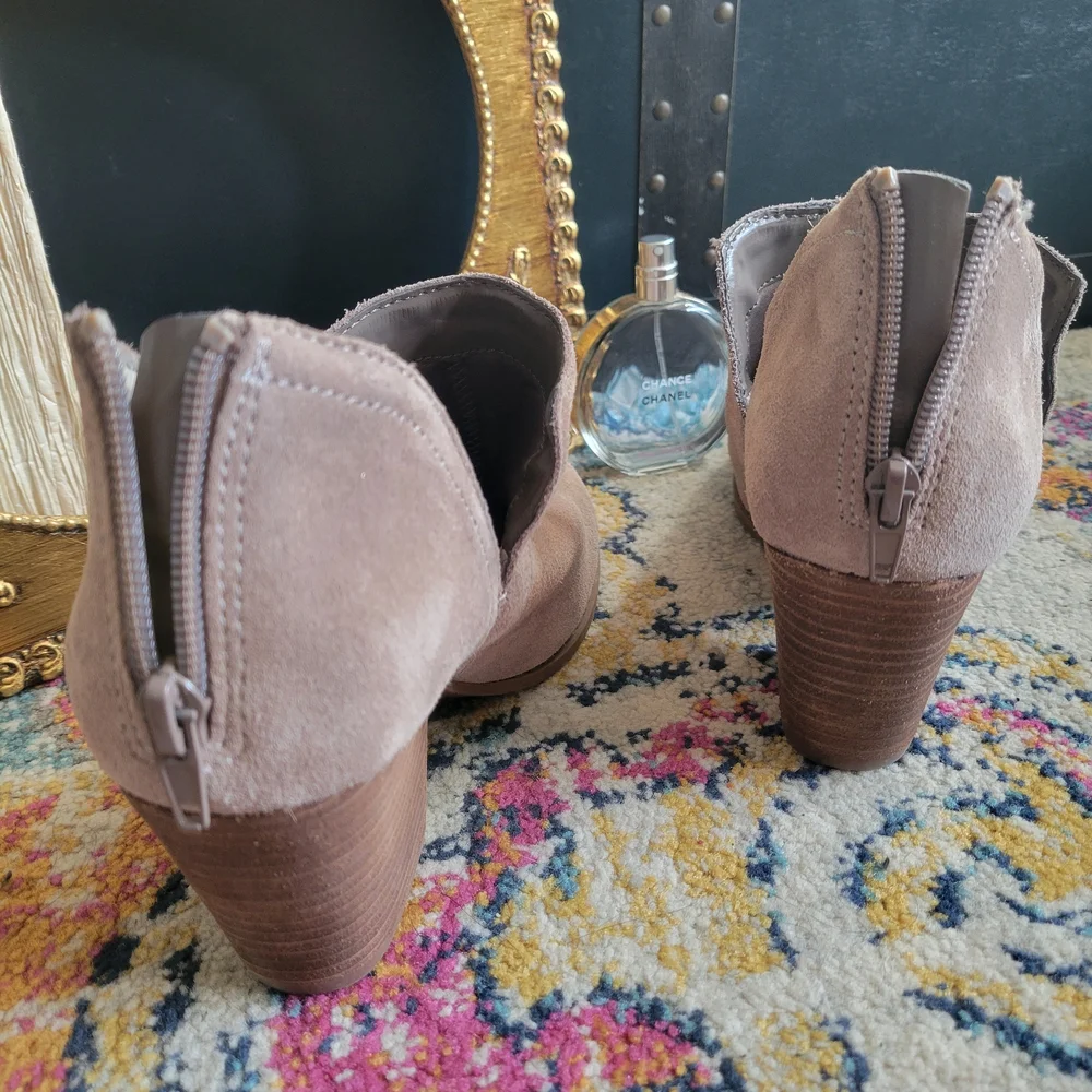 Fergie Carmin Women's Beige Suede Ankle Booties - Picture 4 of 9